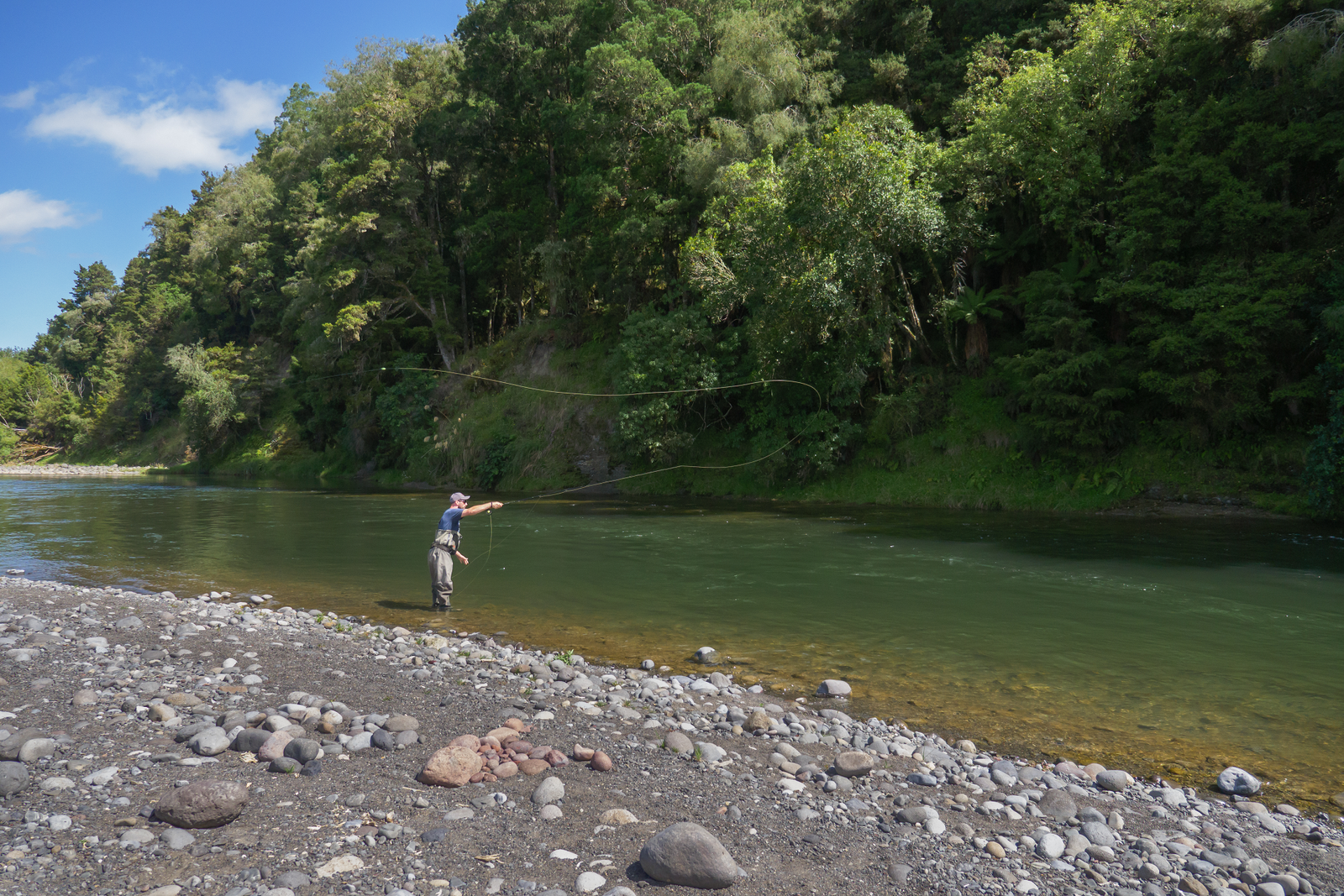 Simon casting the V-Top rod